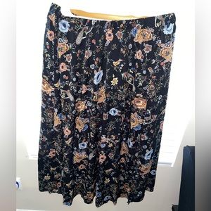 SHEIN Maxi Skirt with attached shorts. Black. Flowers. New.